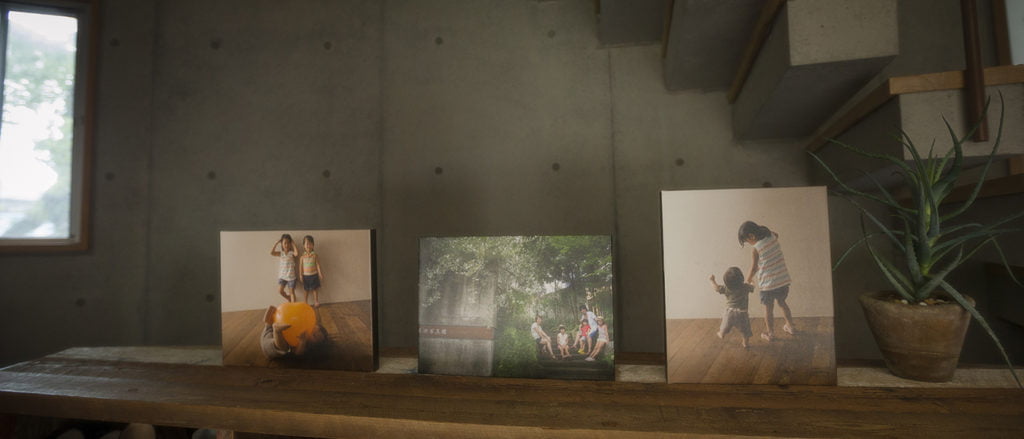 玄関に飾っている家族写真キャンバスパネル