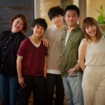 大人のカジュアル家族写真