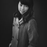 女性プロフィール写真白黒