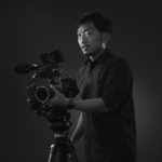 白黒の男性プロフィール写真