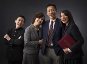 高校卒業記念4人家族写真