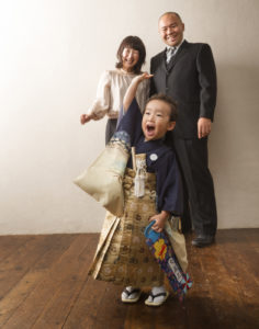七五三3歳男の子3人家族写真