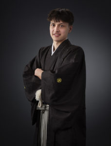 男の成人記念黒の羽織袴