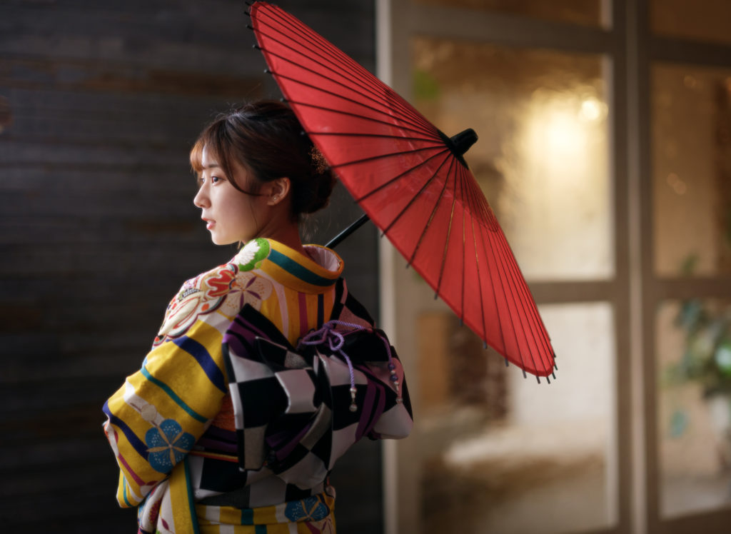 傘を持って成人記念写真